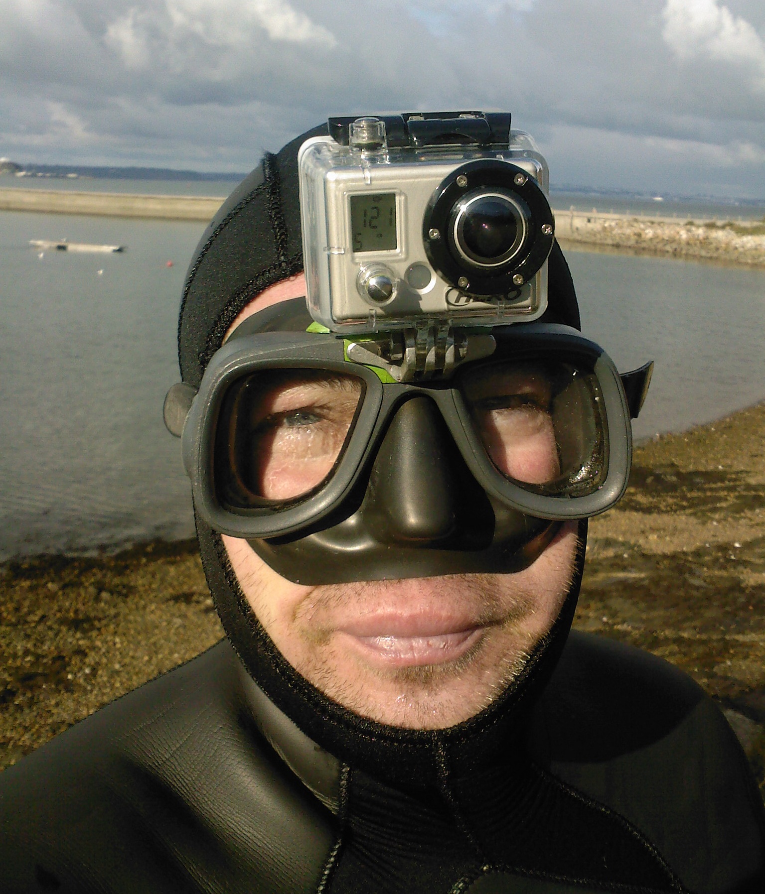 Montage_d'une_Gopro_HD_sur_un_masque_de_chasse_sous-marine
